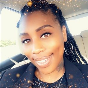 Meet your Posher, Andrea